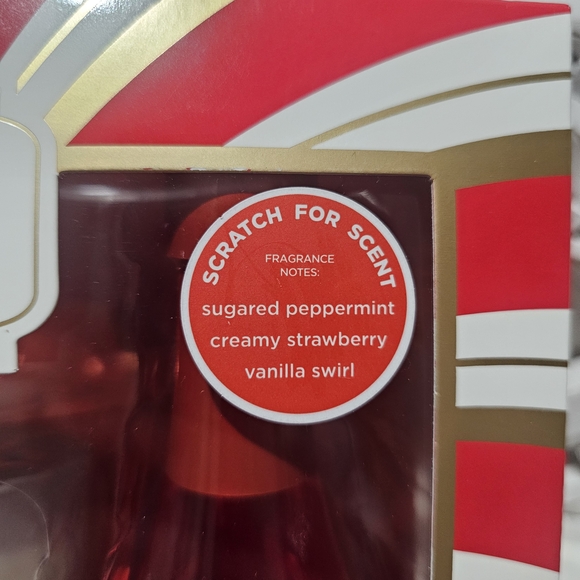 New Candy Cane Kisses Gift Set - Red and White - Picture 5 of 6